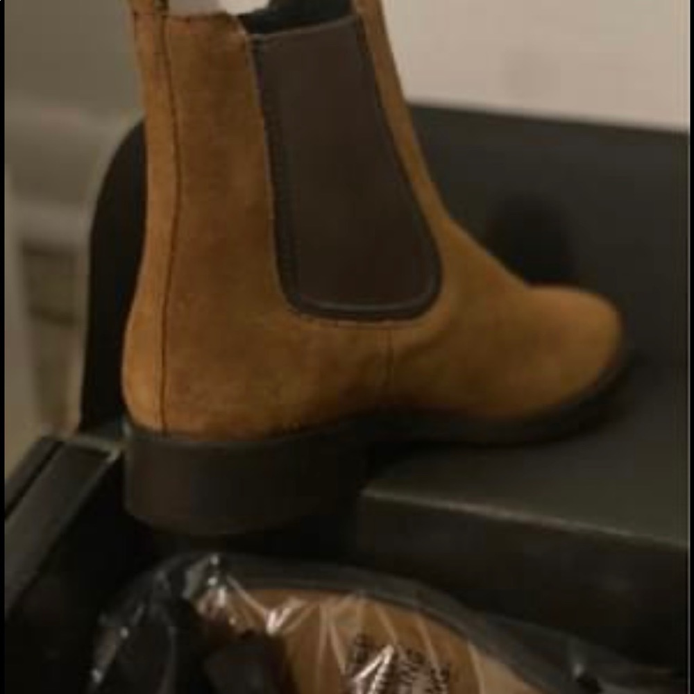 Boots - Picture 3 of 4